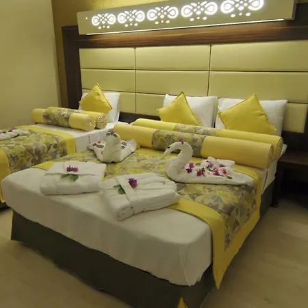 Noxinn Club Otel Konaklı
